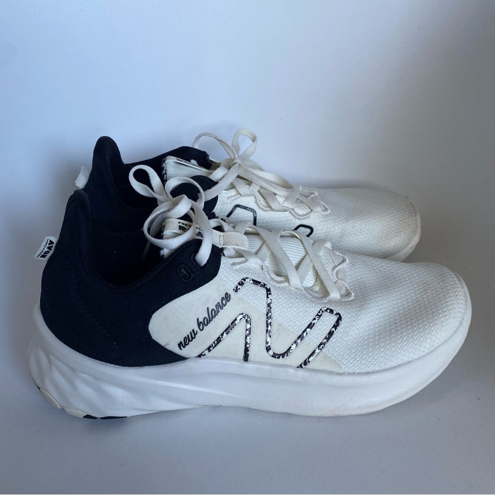 New Balance Sneakers Womens 9.5 Fresh Foam ROAV v2 Running Shoes Sea salt/White
